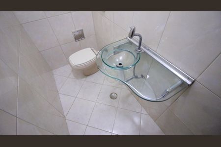 Casa à venda com 243m², 3 quartos e 5 vagas Casa à venda com 243m², 3 quartos e 5 vagasBanheiro Social