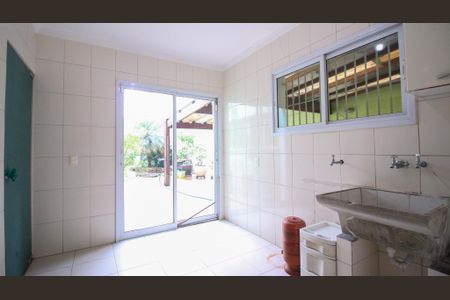 Casa à venda com 243m², 3 quartos e 5 vagas Casa à venda com 243m², 3 quartos e 5 vagasÁrea de Serviço