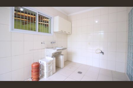 Casa à venda com 243m², 3 quartos e 5 vagas Casa à venda com 243m², 3 quartos e 5 vagasÁrea de Serviço