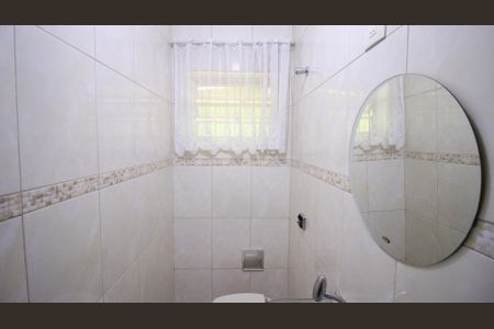 Casa à venda com 243m², 3 quartos e 5 vagas Casa à venda com 243m², 3 quartos e 5 vagasBanheiro Social