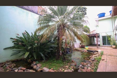 Casa à venda com 243m², 3 quartos e 5 vagas Casa à venda com 243m², 3 quartos e 5 vagasÁrea Externa