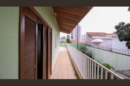 Casa à venda com 243m², 3 quartos e 5 vagas Casa à venda com 243m², 3 quartos e 5 vagasVaranda