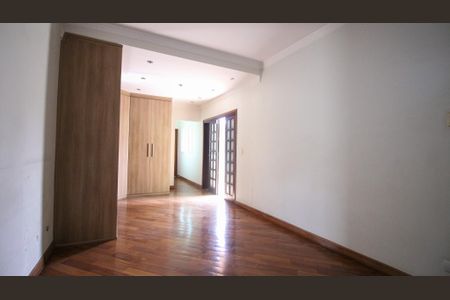 Casa à venda com 243m², 3 quartos e 5 vagas Casa à venda com 243m², 3 quartos e 5 vagasSuíte