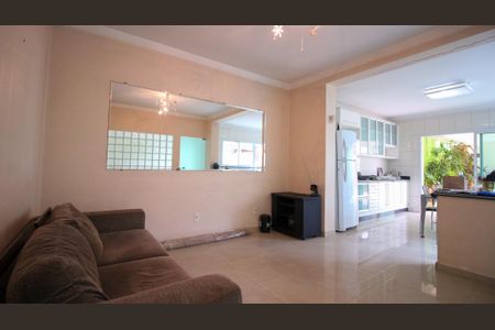 Casa à venda com 243m², 3 quartos e 5 vagas Casa à venda com 243m², 3 quartos e 5 vagasSala 3