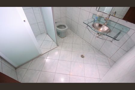 Casa à venda com 243m², 3 quartos e 5 vagas Casa à venda com 243m², 3 quartos e 5 vagasBanheiro Social