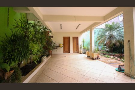 Casa à venda com 243m², 3 quartos e 5 vagas Casa à venda com 243m², 3 quartos e 5 vagasÁrea Externa