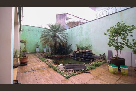 Casa à venda com 243m², 3 quartos e 5 vagas Casa à venda com 243m², 3 quartos e 5 vagasÁrea Externa