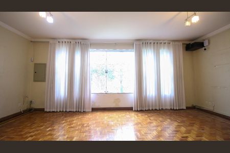 Casa à venda com 243m², 3 quartos e 5 vagas Casa à venda com 243m², 3 quartos e 5 vagasSala