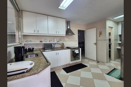 Casa de condomínio à venda com 400m², 4 quartos e 2 vagasCozinha