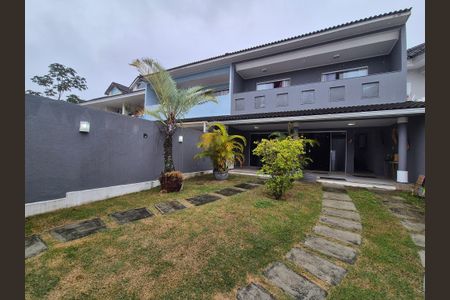 Casa de condomínio à venda com 400m², 4 quartos e 2 vagasÁrea externa