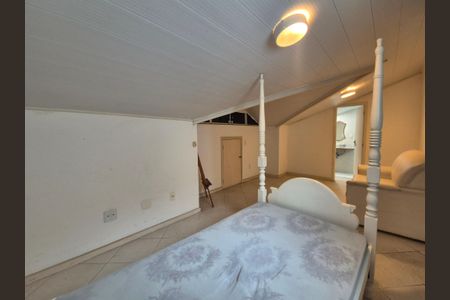 Casa de condomínio à venda com 400m², 4 quartos e 2 vagasSótão