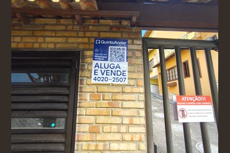 Casa de condomínio à venda com 172m², 3 quartos e 2 vagas Casa de condomínio à venda com 172m², 3 quartos e 2 vagasPlaca