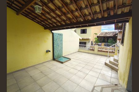 Casa de condomínio à venda com 172m², 3 quartos e 2 vagas Casa de condomínio à venda com 172m², 3 quartos e 2 vagasTerraço