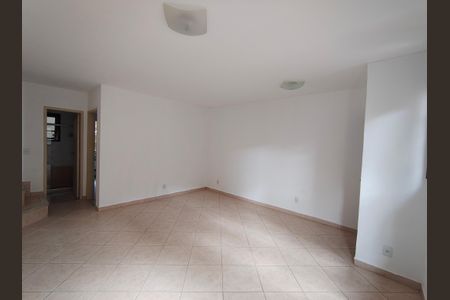 Casa de condomínio à venda com 172m², 3 quartos e 2 vagas Casa de condomínio à venda com 172m², 3 quartos e 2 vagasSala