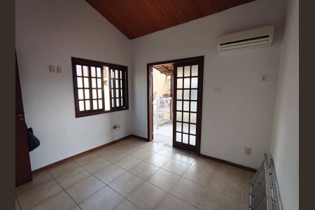 Casa de condomínio à venda com 172m², 3 quartos e 2 vagas Casa de condomínio à venda com 172m², 3 quartos e 2 vagasQuarto / Sala