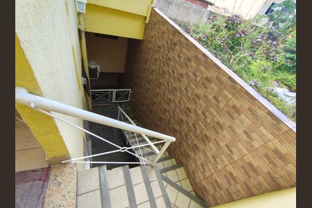 Casa de condomínio à venda com 172m², 3 quartos e 2 vagas Casa de condomínio à venda com 172m², 3 quartos e 2 vagasEscada Terraço
