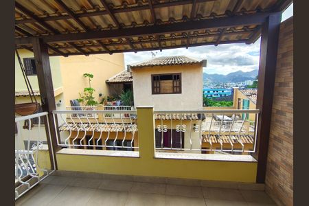 Casa de condomínio à venda com 172m², 3 quartos e 2 vagas Casa de condomínio à venda com 172m², 3 quartos e 2 vagasVaranda