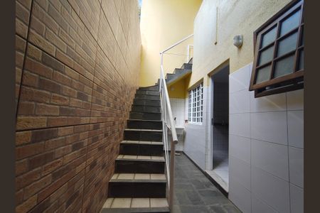 Casa de condomínio à venda com 172m², 3 quartos e 2 vagas Casa de condomínio à venda com 172m², 3 quartos e 2 vagasEscada Terraço