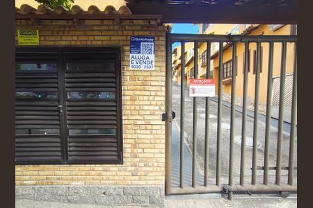 Casa de condomínio à venda com 172m², 3 quartos e 2 vagas Casa de condomínio à venda com 172m², 3 quartos e 2 vagasFachada e portaria