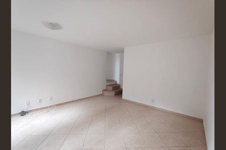 Casa de condomínio à venda com 172m², 3 quartos e 2 vagas Casa de condomínio à venda com 172m², 3 quartos e 2 vagasSala