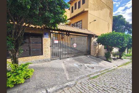 Casa de condomínio à venda com 172m², 3 quartos e 2 vagas Casa de condomínio à venda com 172m², 3 quartos e 2 vagasFachada e portaria