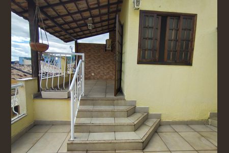 Casa de condomínio à venda com 172m², 3 quartos e 2 vagas Casa de condomínio à venda com 172m², 3 quartos e 2 vagasVaranda