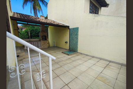 Casa de condomínio à venda com 172m², 3 quartos e 2 vagas Casa de condomínio à venda com 172m², 3 quartos e 2 vagasTerraço / Area Gourmet