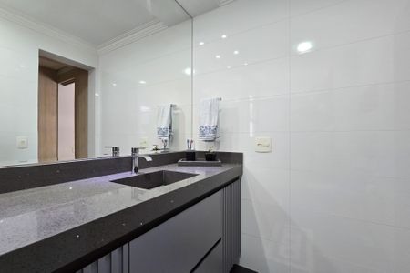 Apartamento à venda com 180m², 4 quartos e 3 vagasBanheiro - Suíte 2