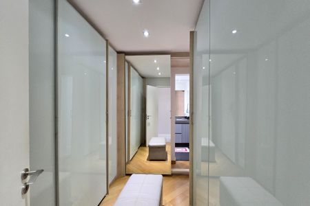 Apartamento à venda com 180m², 4 quartos e 3 vagasCloset - Suíte 2