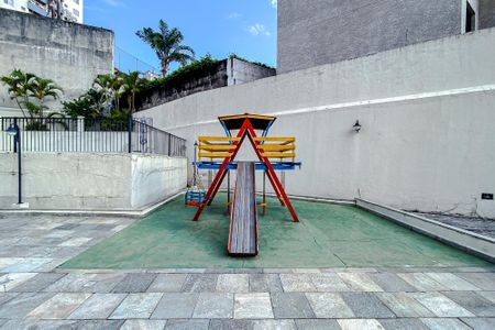 Apartamento à venda com 74m², 3 quartos e 1 vaga Apartamento à venda com 74m², 3 quartos e 1 vagaÁrea comum - Playground