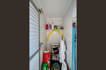 Apartamento à venda com 74m², 3 quartos e 1 vaga Apartamento à venda com 74m², 3 quartos e 1 vagaBanheiro de serviço