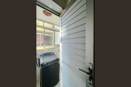 Apartamento à venda com 74m², 3 quartos e 1 vaga Apartamento à venda com 74m², 3 quartos e 1 vagaBanheiro de serviço