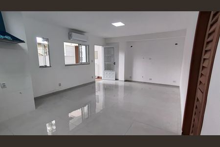 Casa de condomínio para alugar com 78m², 1 quarto e 2 vagas Casa de condomínio para alugar com 78m², 1 quarto e 2 vagasSala/Cozinha