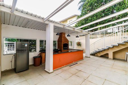 Casa de condomínio à venda com 180m², 3 quartos e 2 vagas Casa de condomínio à venda com 180m², 3 quartos e 2 vagasÁrea comum - Churrasqueira