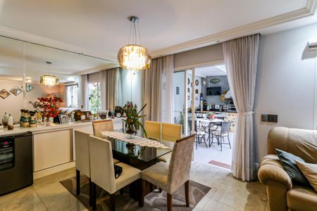 Casa de condomínio à venda com 180m², 3 quartos e 2 vagas Casa de condomínio à venda com 180m², 3 quartos e 2 vagasSala