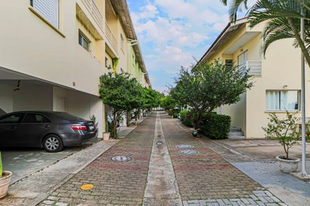 Casa de condomínio à venda com 180m², 3 quartos e 2 vagas Casa de condomínio à venda com 180m², 3 quartos e 2 vagasÁrea comum - Alameda