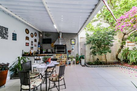 Casa de condomínio à venda com 180m², 3 quartos e 2 vagas Casa de condomínio à venda com 180m², 3 quartos e 2 vagasEspaço gourmet