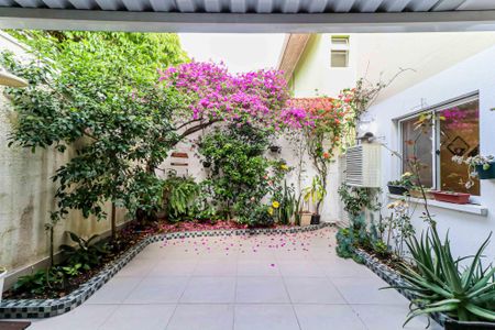 Casa de condomínio à venda com 180m², 3 quartos e 2 vagas Casa de condomínio à venda com 180m², 3 quartos e 2 vagasJardim