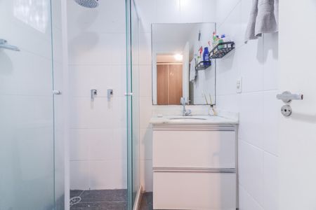 Apartamento à venda com 70m², 3 quartos e 2 vagas Apartamento à venda com 70m², 3 quartos e 2 vagasBanheiro da Suíte