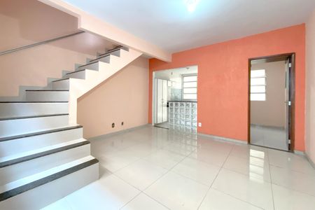 Casa à venda com 75m², 3 quartos e 1 vaga Casa à venda com 75m², 3 quartos e 1 vagaSala