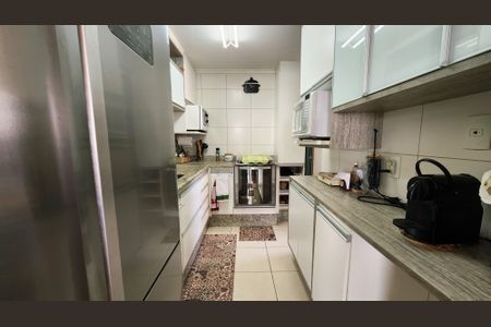 Apartamento à venda com 77m², 2 quartos e 1 vaga Apartamento à venda com 77m², 2 quartos e 1 vagaCozinha e Área de Serviço