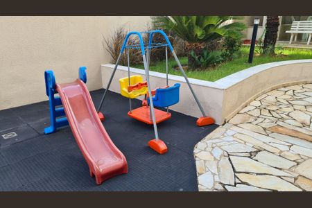 Apartamento à venda com 77m², 2 quartos e 1 vaga Apartamento à venda com 77m², 2 quartos e 1 vagaÁrea comum - Playground