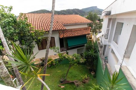 Casa à venda com 247m², 3 quartos e 5 vagas Casa à venda com 247m², 3 quartos e 5 vagasÁrea externa