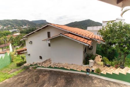 Casa à venda com 247m², 3 quartos e 5 vagas Casa à venda com 247m², 3 quartos e 5 vagasÁrea externa