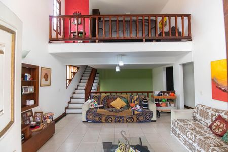 Sala de casa à venda com 3 quartos, 247m² em Piratininga, Niterói