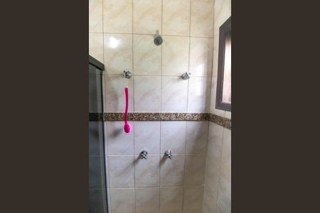 Casa à venda com 247m², 3 quartos e 5 vagas Casa à venda com 247m², 3 quartos e 5 vagasBanheiro da Suíte 2