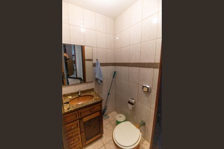 Casa à venda com 247m², 3 quartos e 5 vagas Casa à venda com 247m², 3 quartos e 5 vagasLavabo