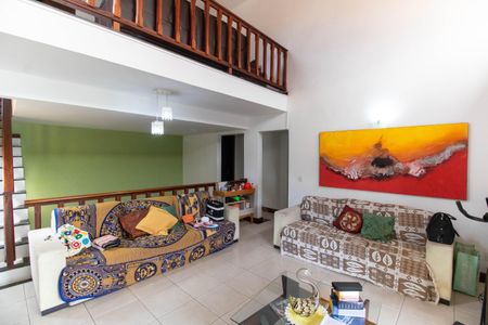 Casa à venda com 247m², 3 quartos e 5 vagas Casa à venda com 247m², 3 quartos e 5 vagasSala