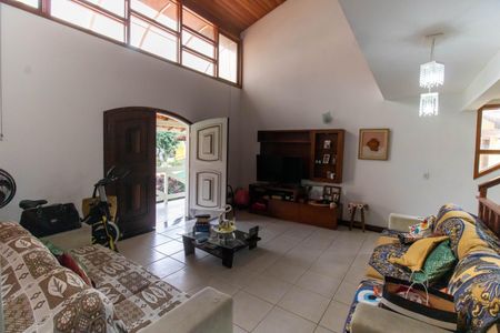 Sala de casa à venda com 3 quartos, 247m² em Piratininga, Niterói
