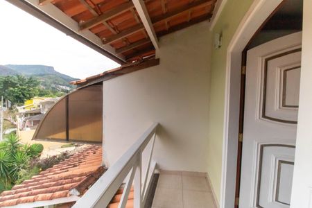 Casa à venda com 247m², 3 quartos e 5 vagas Casa à venda com 247m², 3 quartos e 5 vagasVaranda da Suíte 2